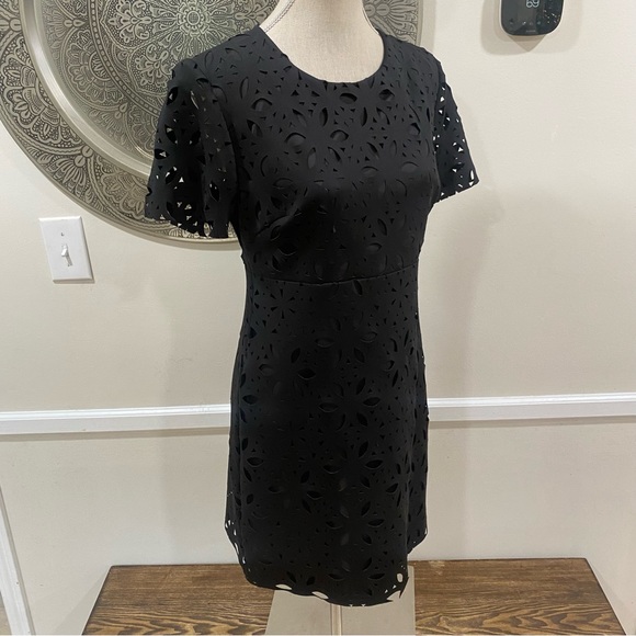 Trina Turk Dresses & Skirts - NWT $168 Trina Turk DYNAMIX black cut out dress - Size 6